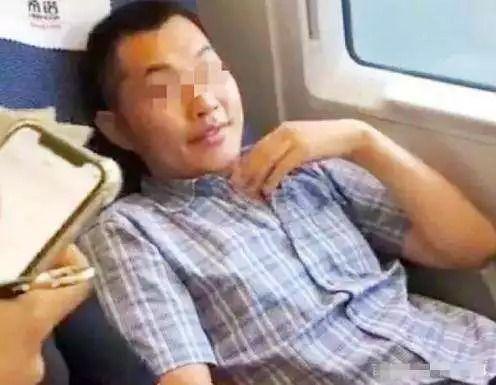 霸座男成网红5,5分钟视频引发全网热议，网友热议不断